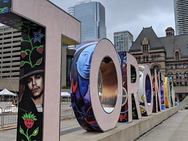 Toronto Bus Tour and City Hall Visit